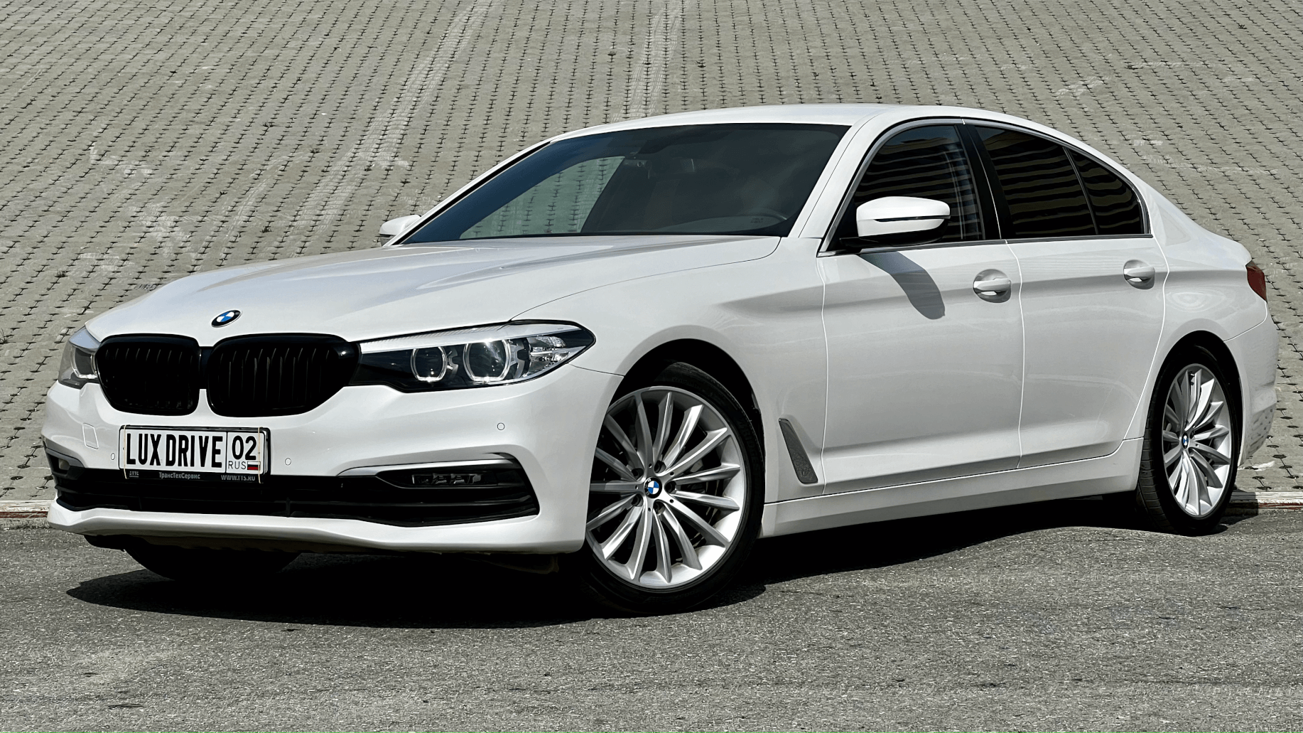 BMW 5 520i 2019 (фото 1)