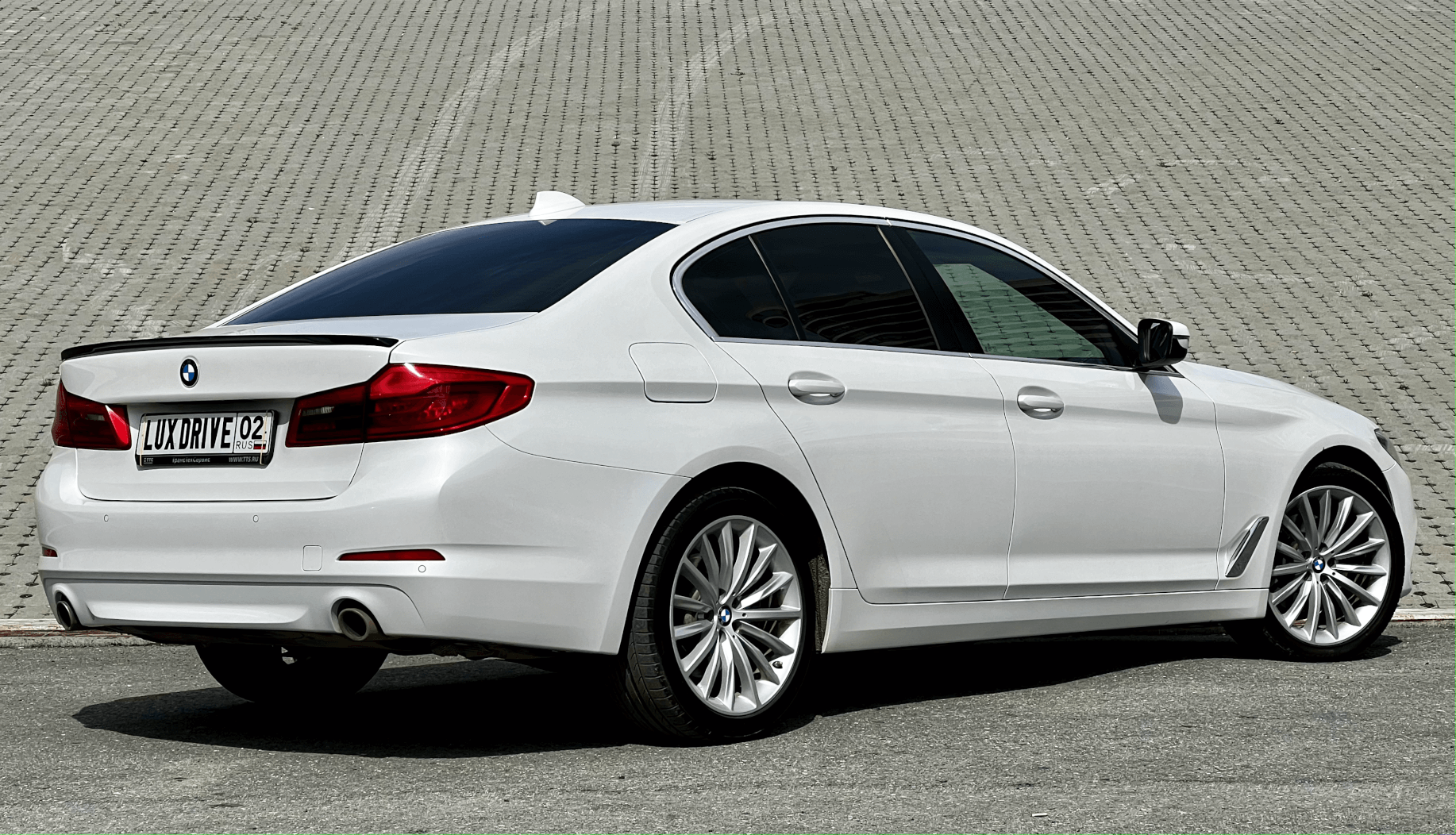 BMW 5 520i 2019 (фото 2)