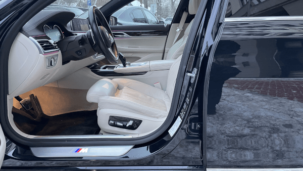 BMW 7 M 2018 (фото 14)