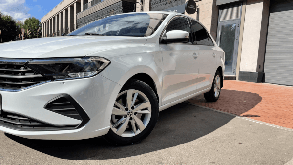 Volkswagen Polo Status 2020 (фото 10)