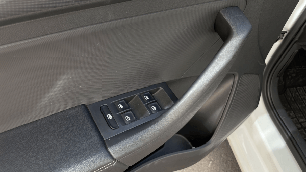 Volkswagen Polo Status 2020 (фото 13)
