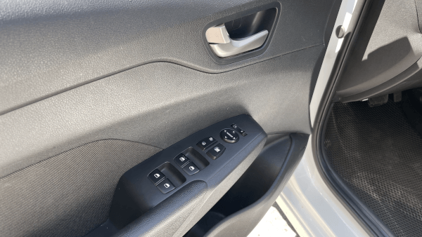 Hyundai Solaris Elegance 2020 (фото 12)